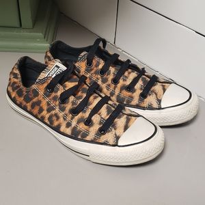 Leopard converse